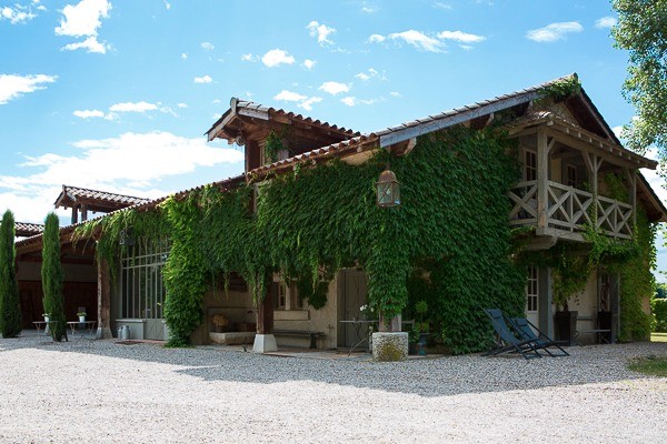 Chambres d'hôtes dans un écrin de verdure à 20 min de Lyon - Vue extérieure - Ferme de Gringalet