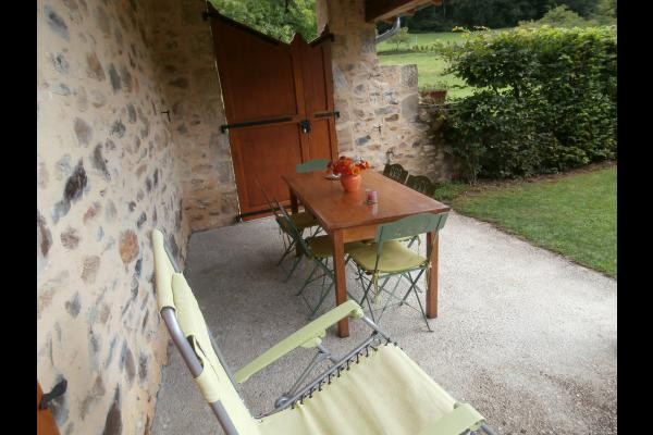 terrasse côté jardin  gîte de Trézagou St Céré LOT 46400