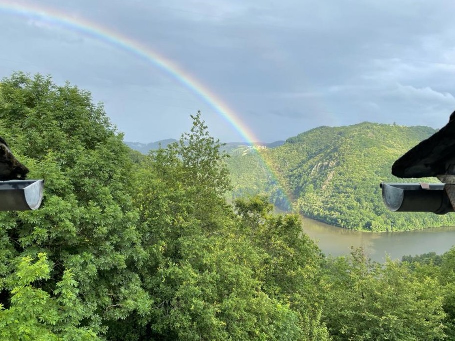 Vue sur le barrage de Couesques