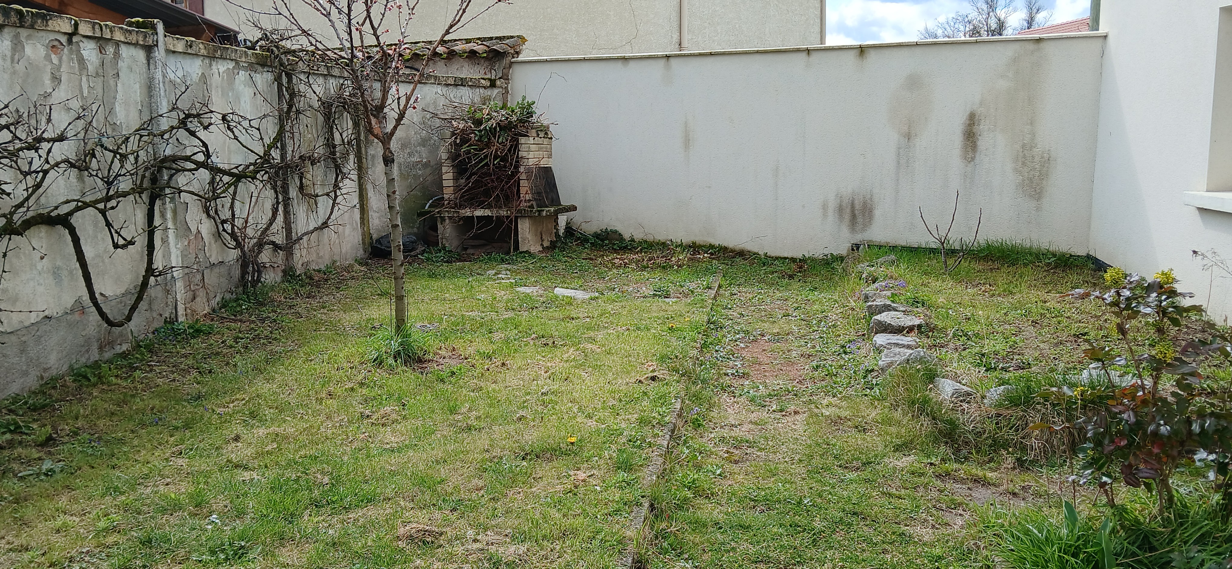 La Maison Triange, appartement 2 à 4 personnes, Montrond les Bains - Jardin