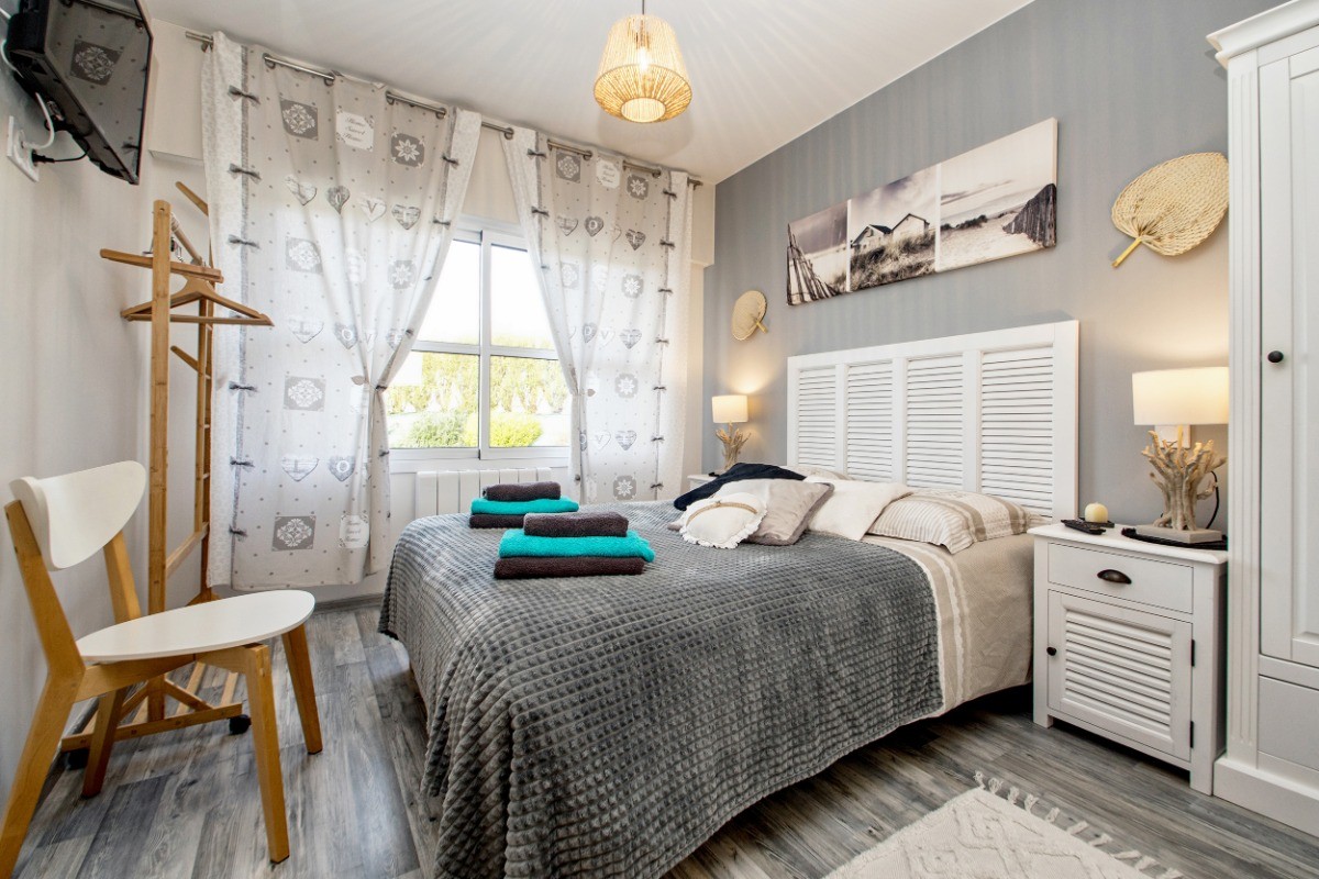 Chambre 1 RDC Lit 140.