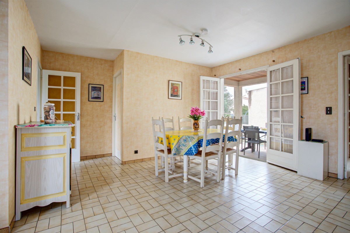 Séjour avec accès terrasse