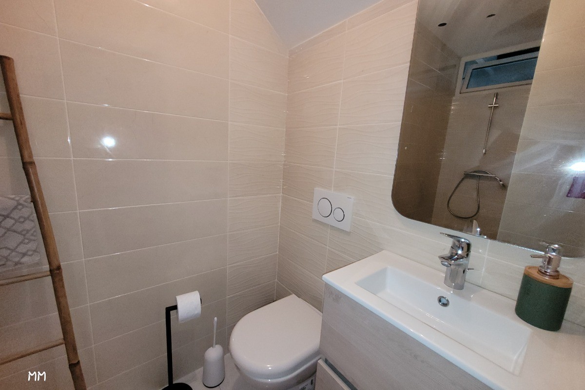 WC RC (avec douche à l'italienne pour plus de commodités)