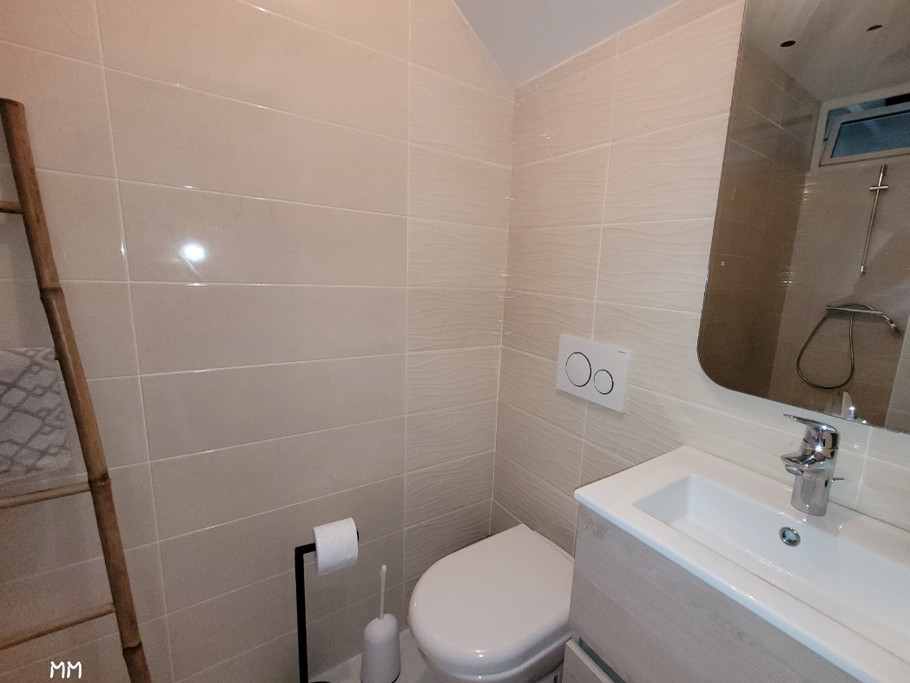 WC RC (avec douche à l'italienne pour plus de commodités)