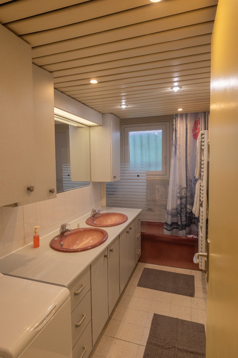 salle bain double vasque et douche ds baignoire - lave linge