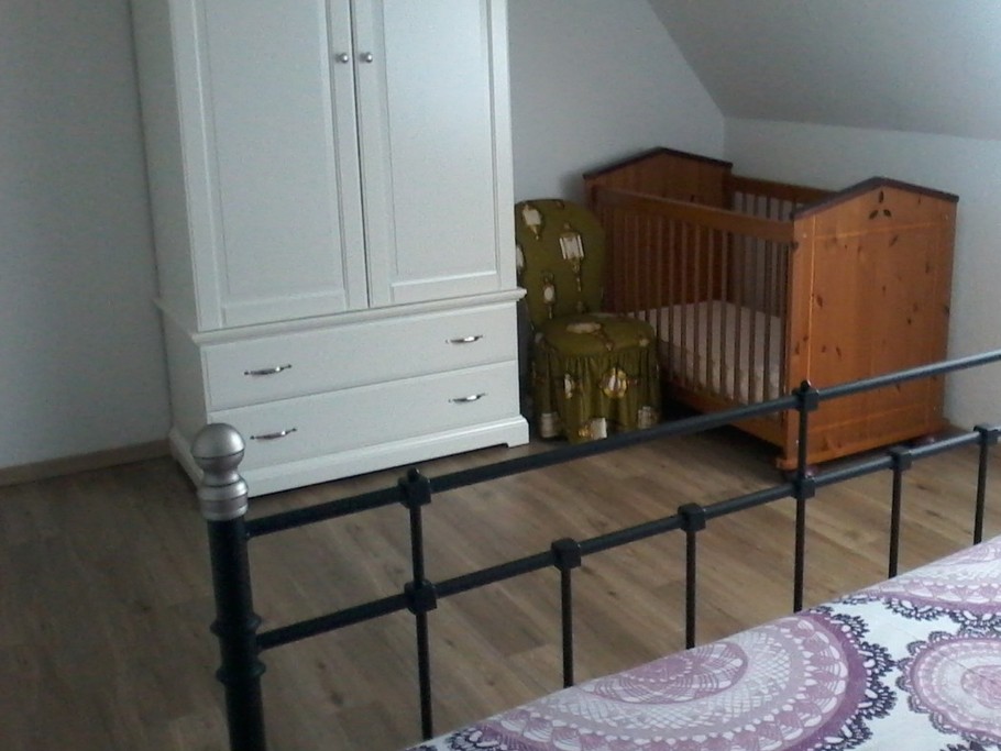 Chambre 2 avec lit bébé