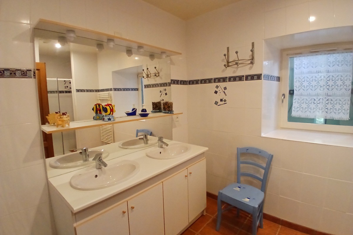 Le Moulin - Basville - Salle d'eau principale