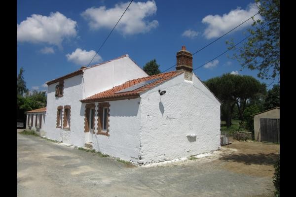 vous pourrez vous stationner à côté du gîte