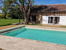 Gîte de Peyrucolle - Vue piscine