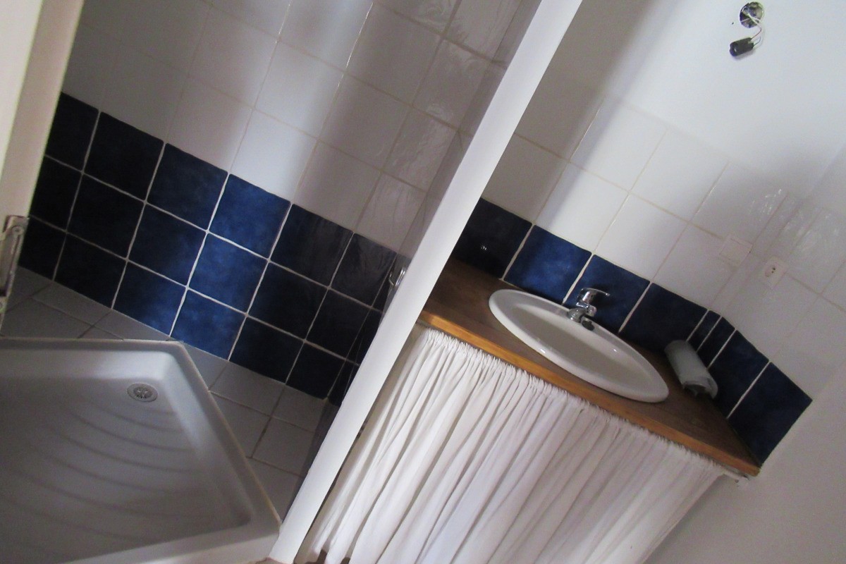 Salle d'eau avec douche Rdc