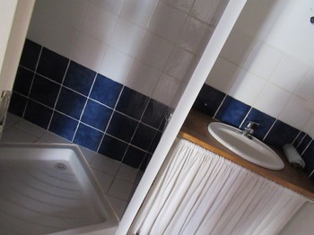 Salle d'eau avec douche Rdc