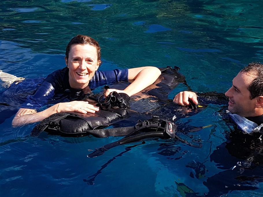Prête pour un baptême de plongée avec nous sur nos sorties journées en catamaran