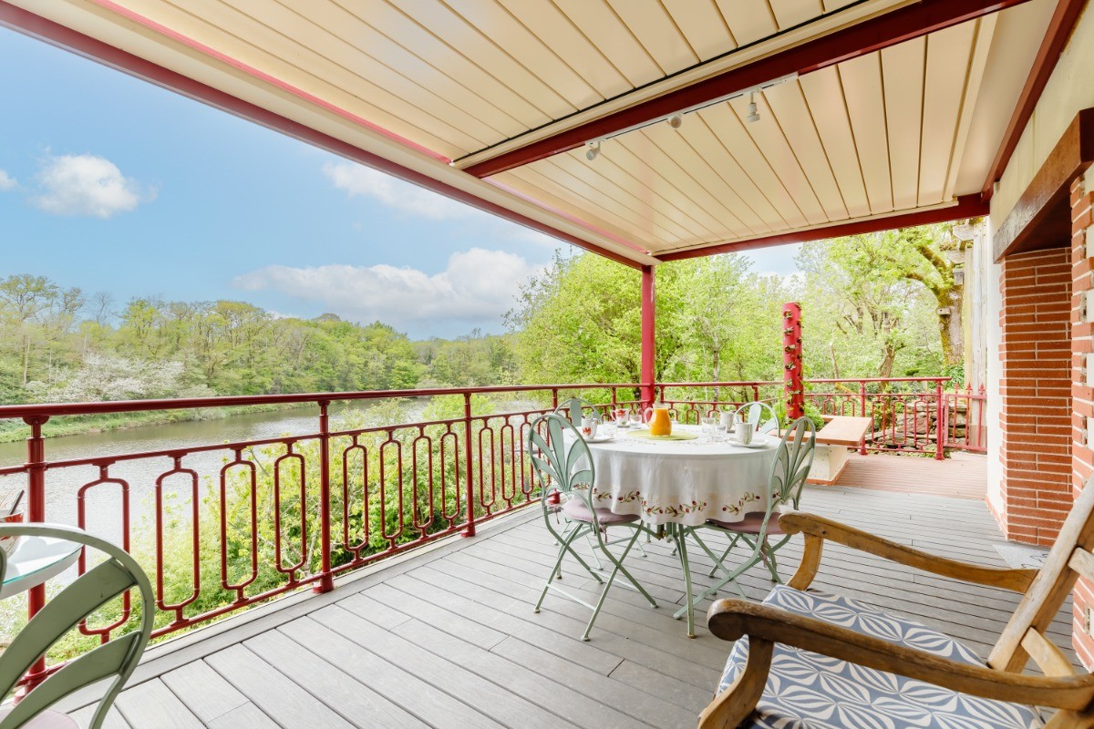 TERRASSE COUVERTE