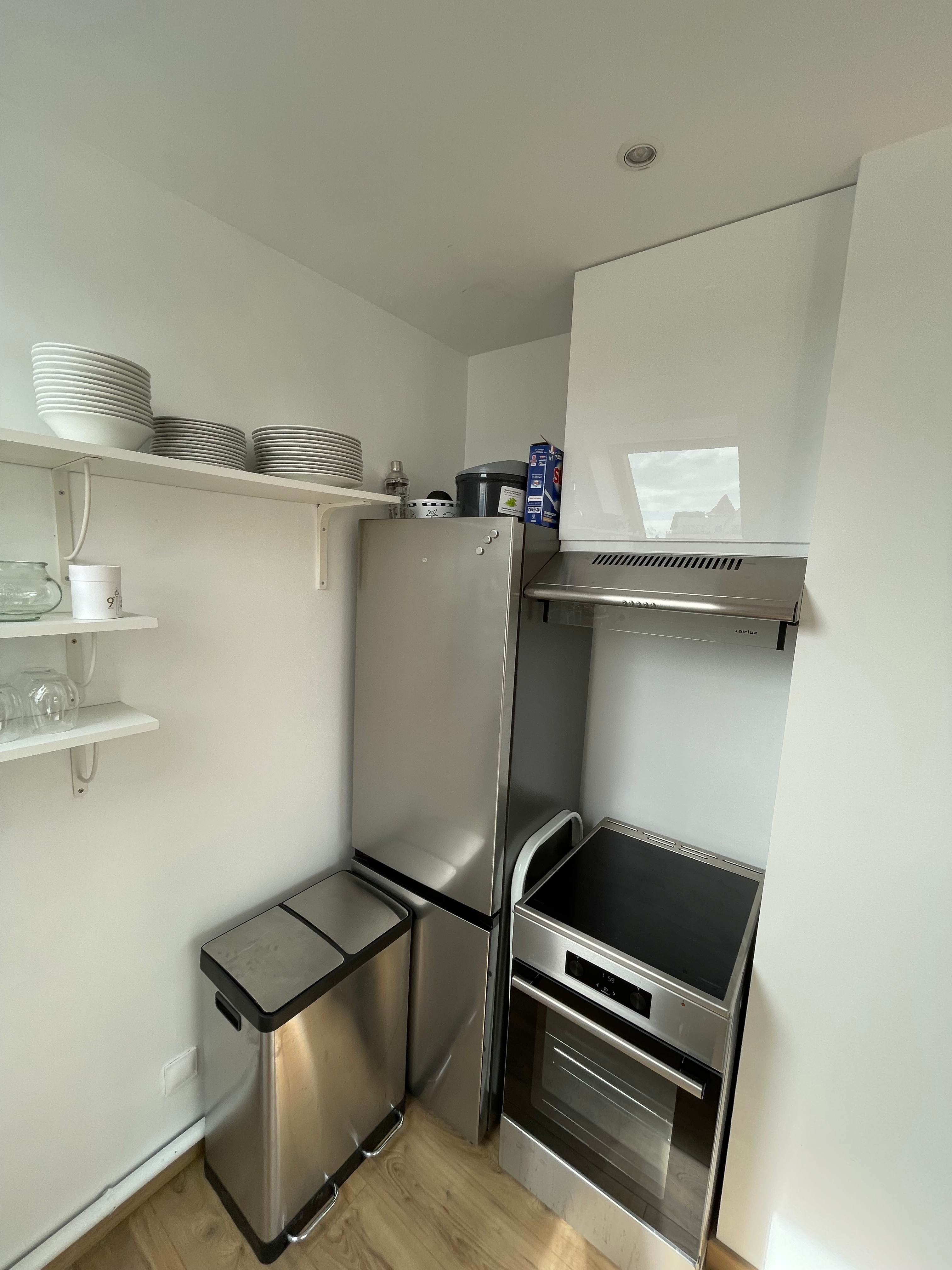 VAISSELLE POUR 4 PERSONNES UNE POUR JOURNÉE COMPLÈTE