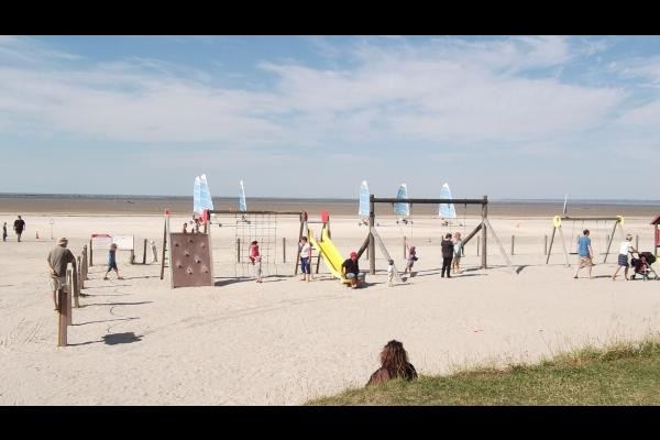Aire de jeux du Bourg et chars à voile