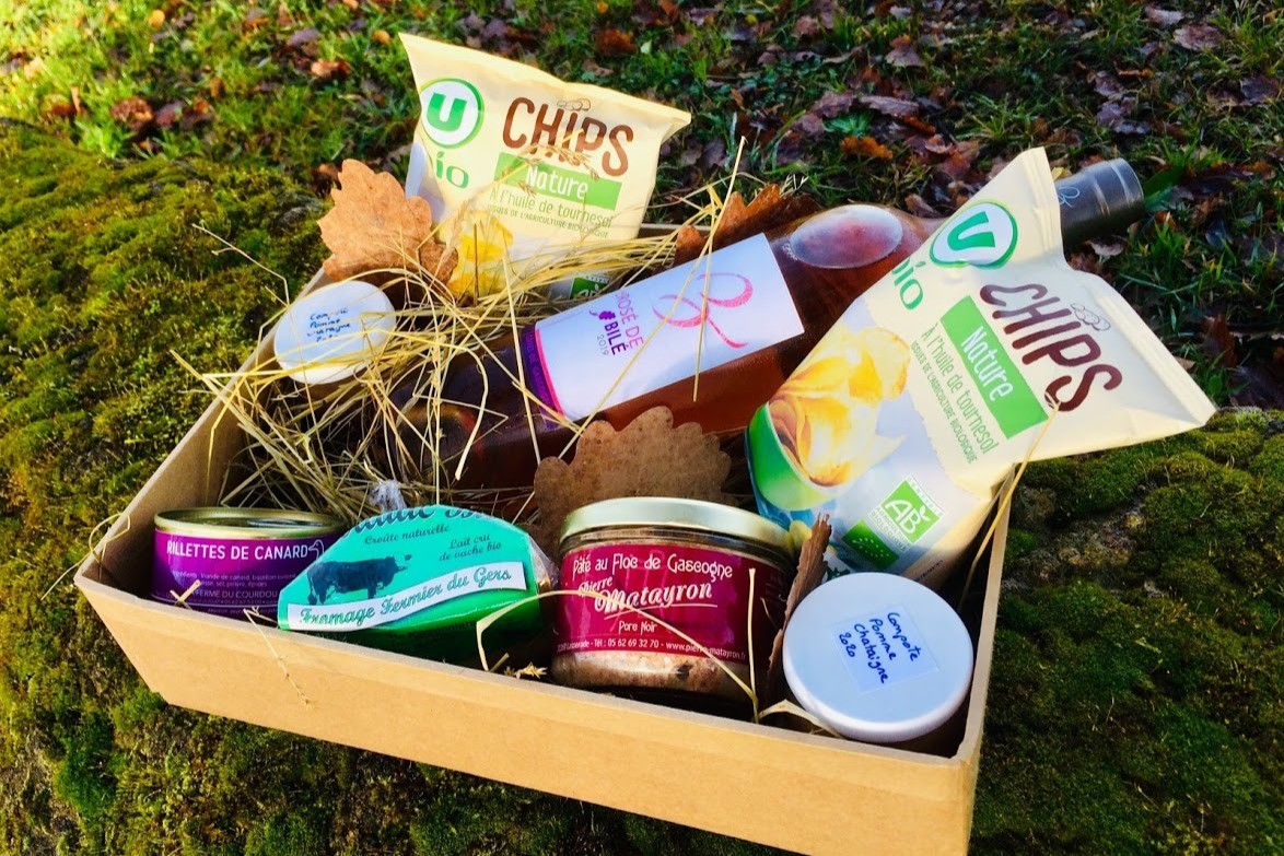 Nombreuses options disponibles dont nos paniers "vadrouille", remplis de produits locaux