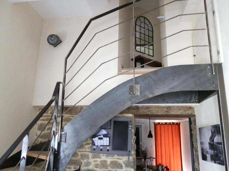 Escalier menant aux 2 chambres de l'étage