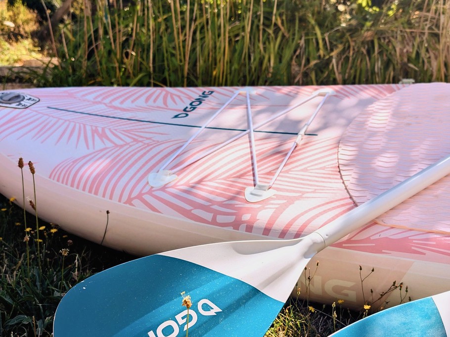 Le Nid – Holiday cottage, sleeps 3, Beaumont du Lac, Haute-Vienne: Swimming and stand-up paddleboarding!