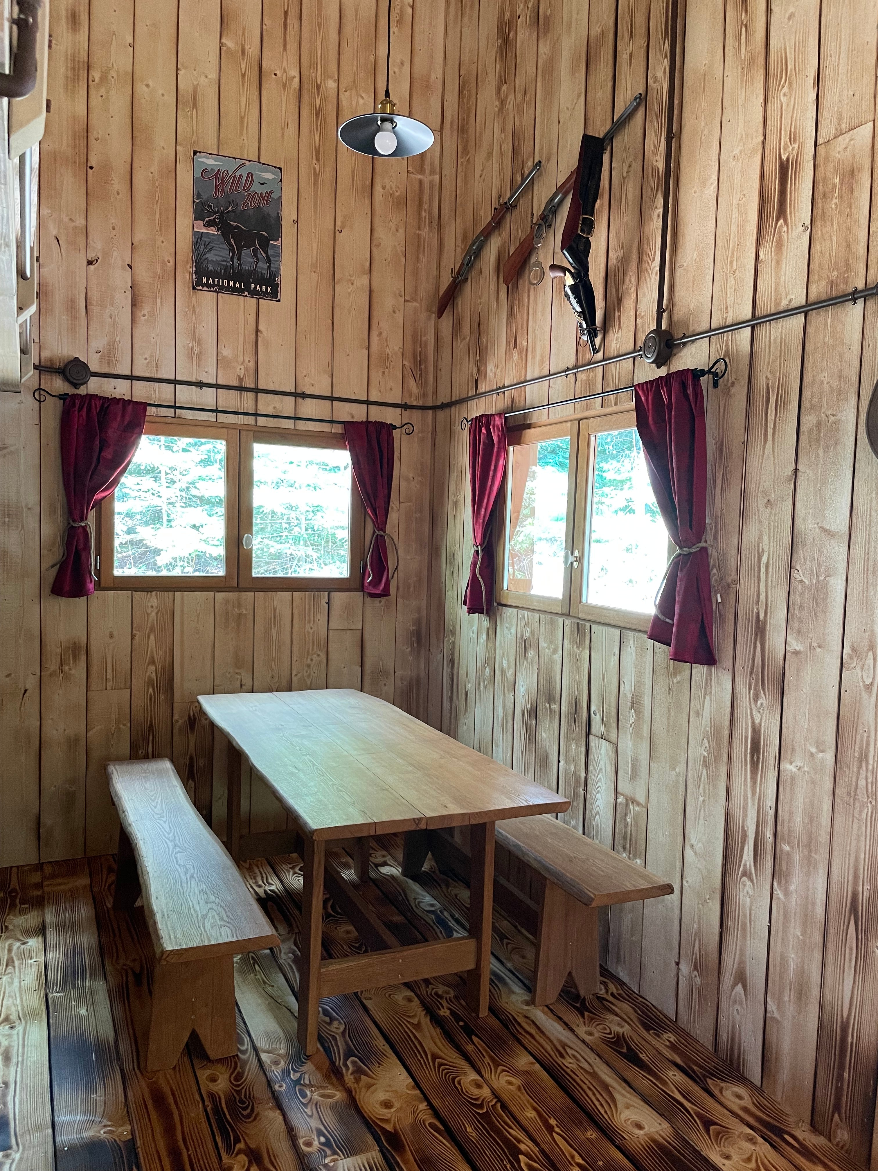 Espace repas  - Cabane du Shériff - Lac de Pierre Percée