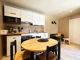 Cuisine ouverte sur salon/ séjour  - Lodge Loua Greenkub Vosges