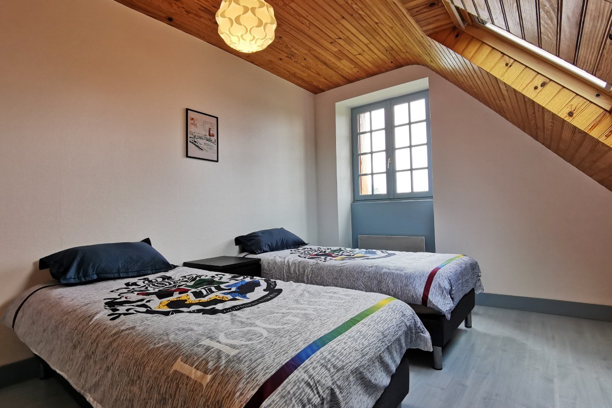 Etage: chambre 2 avec 2 lits de 90  - Location de vacances - Kernilis