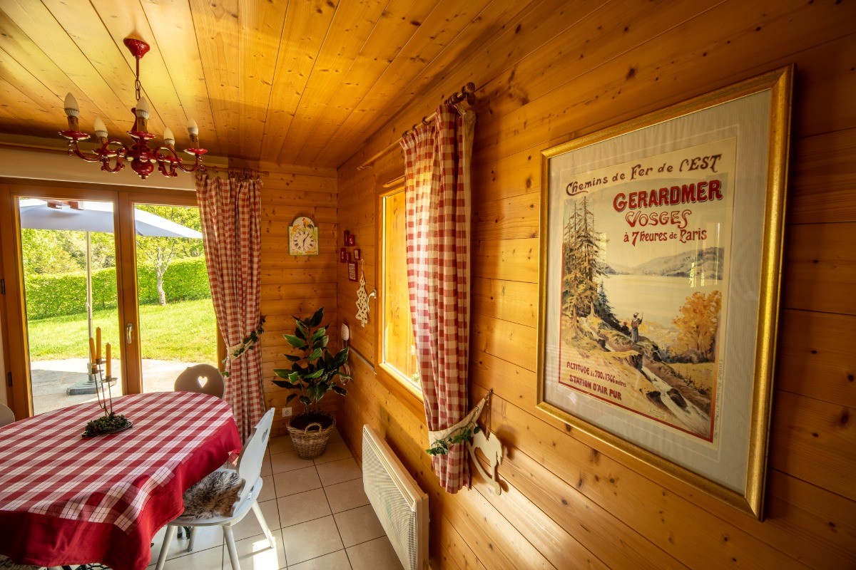 Cuisine et accès terrasse extérieure..