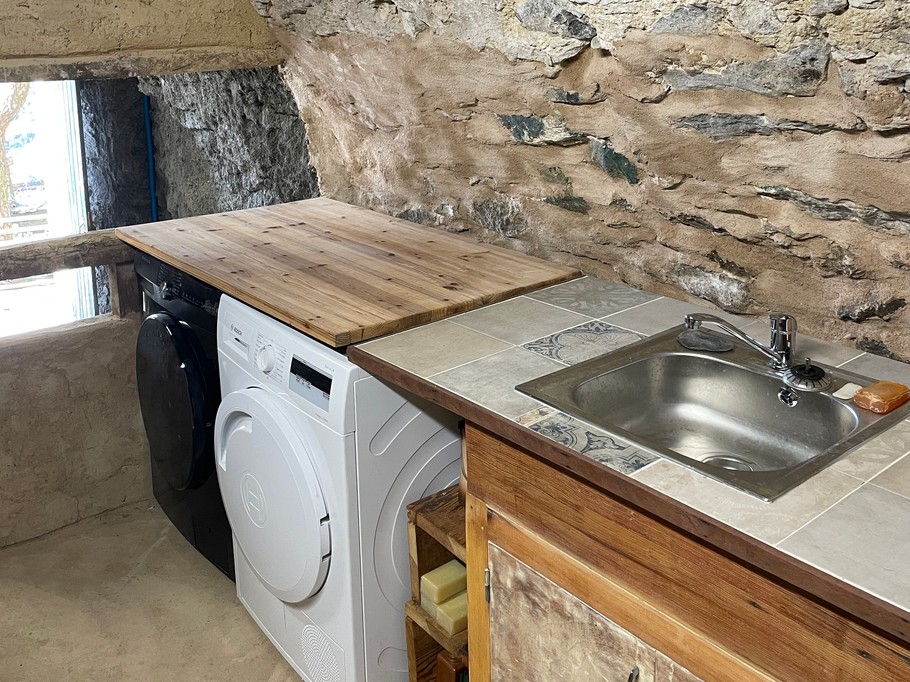 Buanderie avec sèche linge