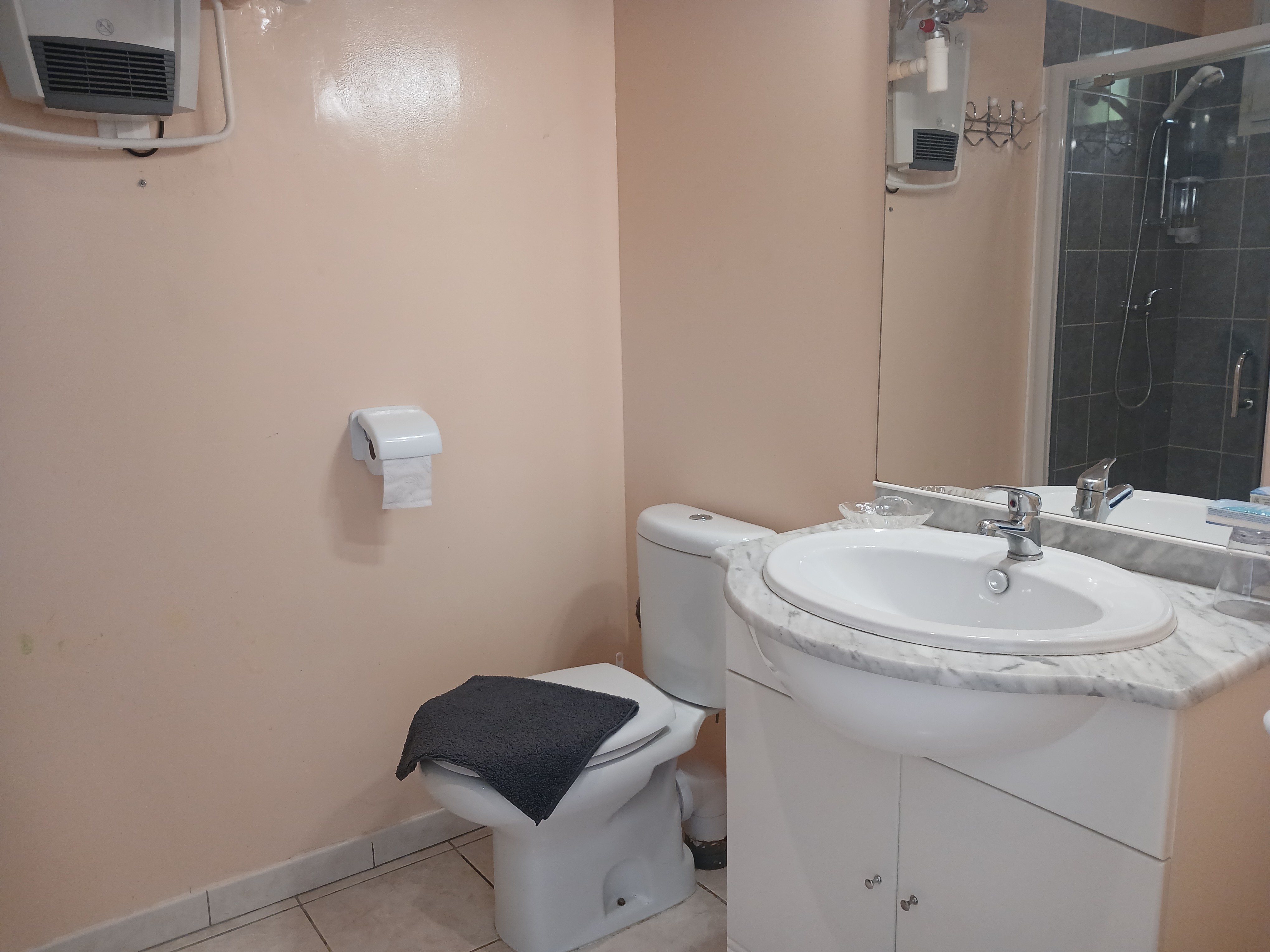 Gîte Roquefixade Salle de bain