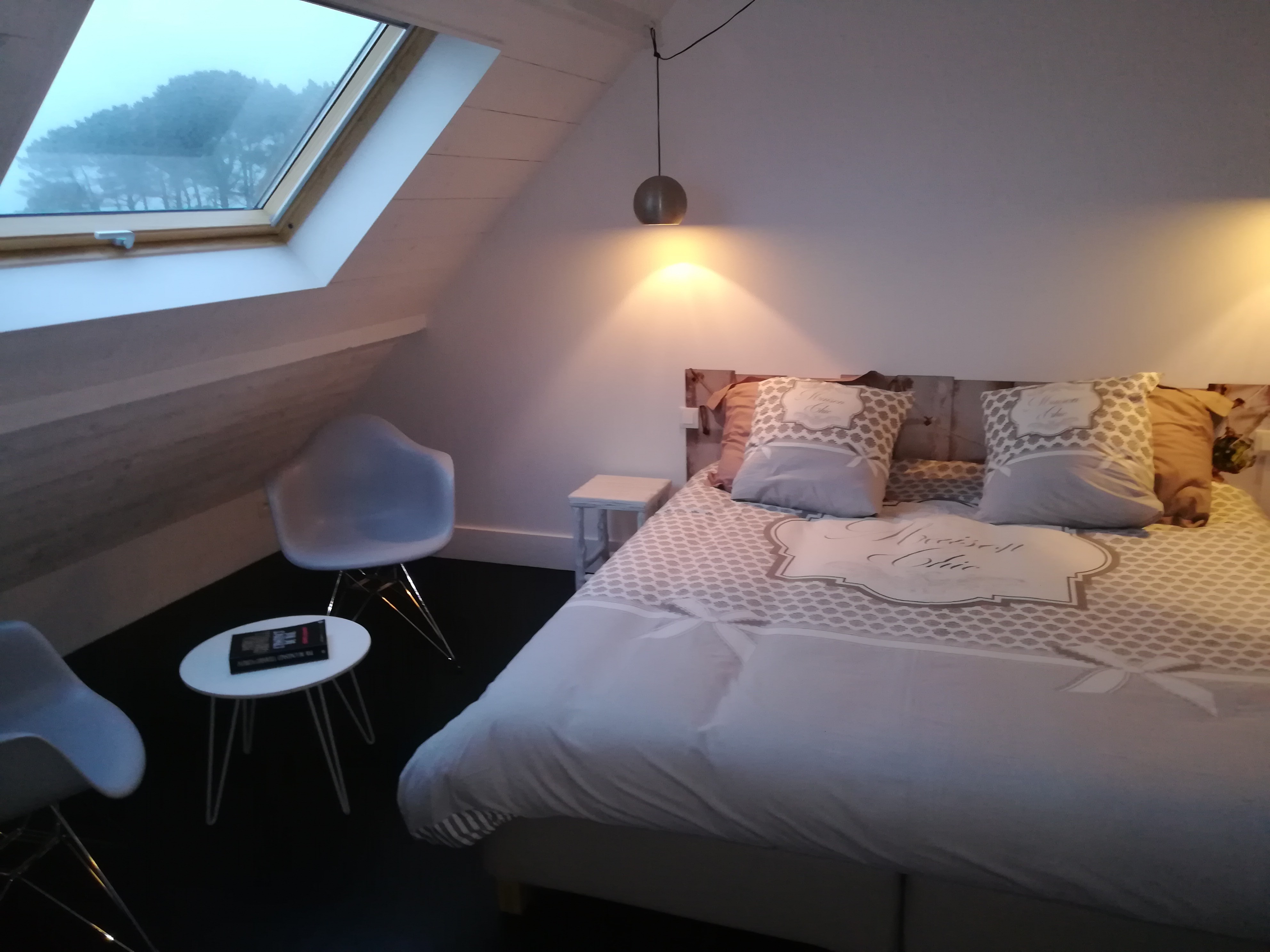 Etage: Lit 180 x 200 (ou 2 Lits 90)