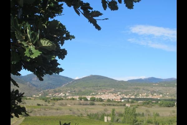 Le village au pied de la Montagne Noire