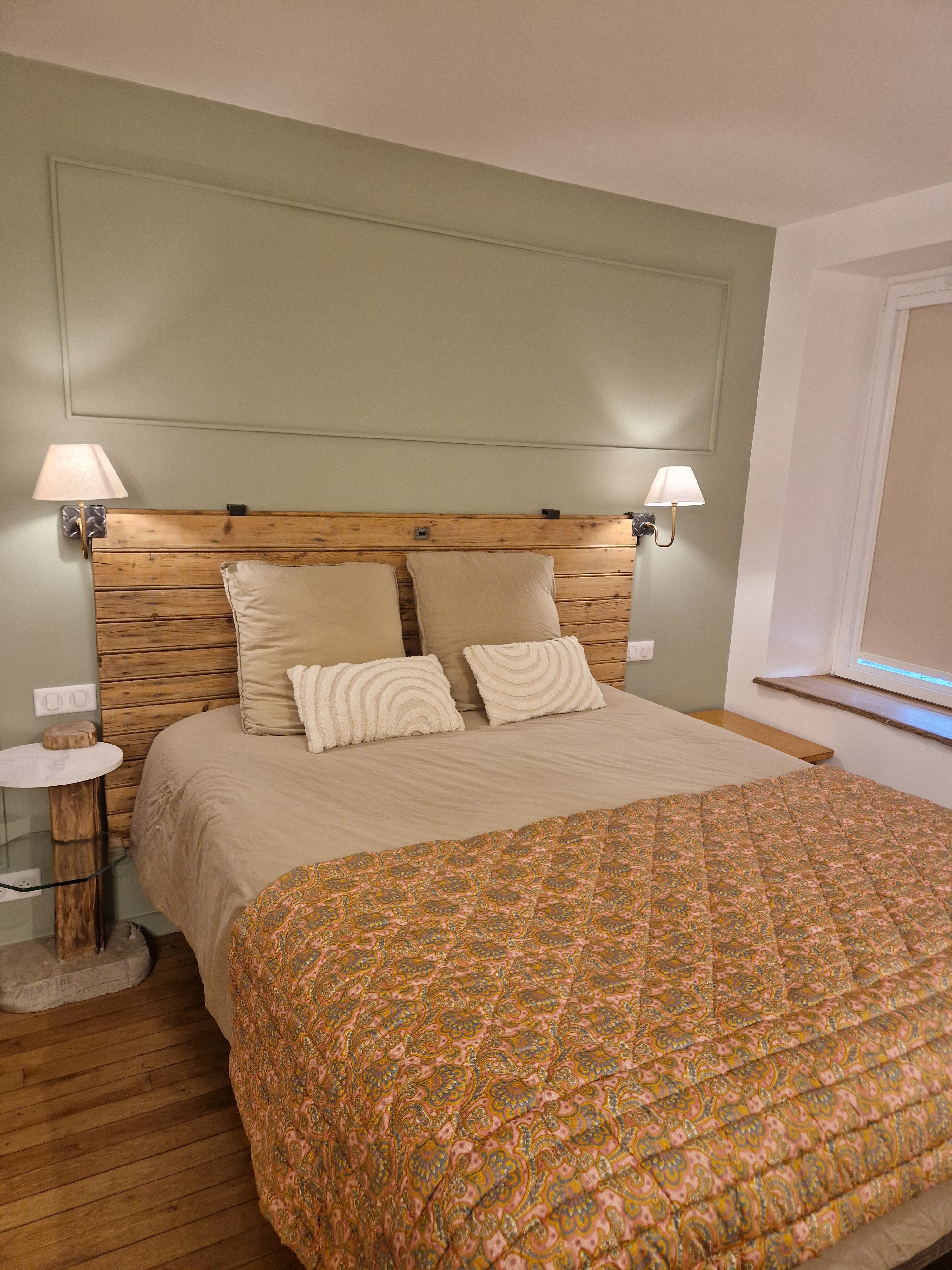 A quiet double room in a charming holiday cottage