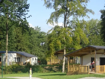 En famille, entre amis, en couple, en groupe, le Val de Landrouet est adapté à tous, pour de bons moments conviviaux, sereins et apaisants.  Le domaine est idéal pour découvrir la Bretagne, se reposer et pratiquer des expériences sportives en haute saison