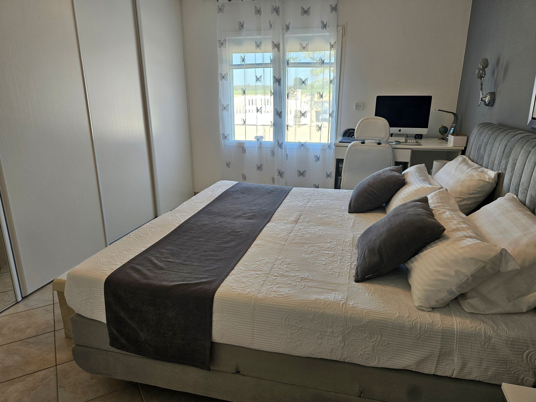 180 x 200 bed with a desk and a computer