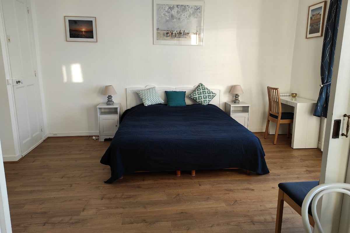 grande chambre lit 180 de large (ou 2x90)