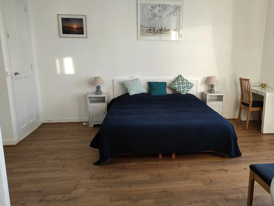 grande chambre lit 180 de large (ou 2x90)