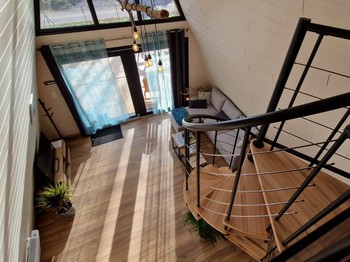 Le salon depuis la mezzanine - Chalet Ecureuil