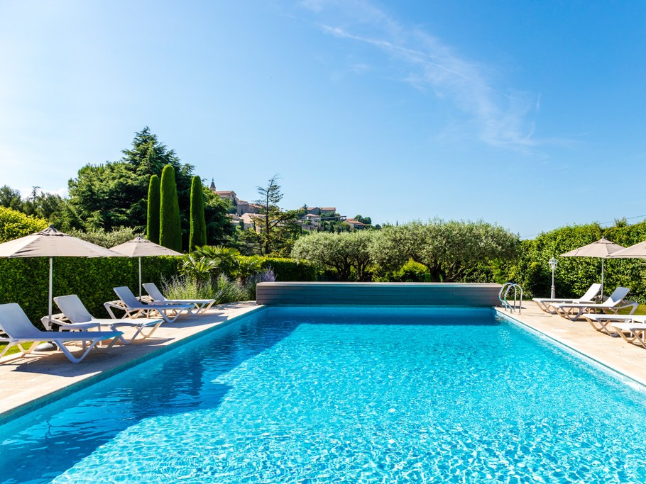 Crillon vue de la piscine