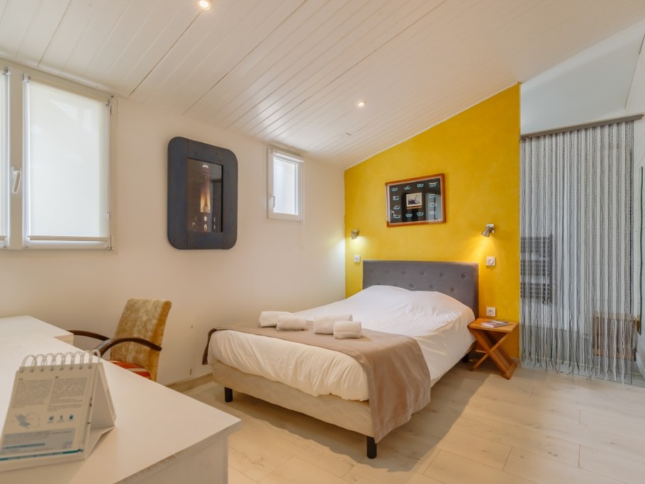 chambre double accès salle d'eau et wc