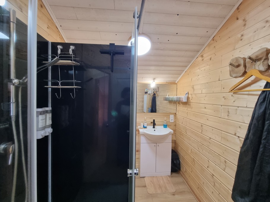 Salle d’eau indépendante avec WC