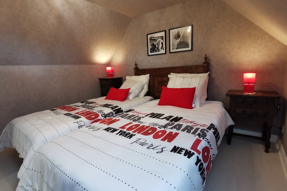 Etage 2: Chambre avec 2 lits 90