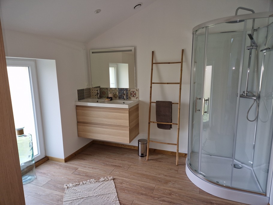 Shower room - Gite les bords de l'Amezule, gite Mirabelle