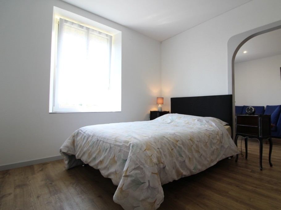 Coin chambre - Appartement Chez Reine - Location de vacances - Étival-Clairefontaine