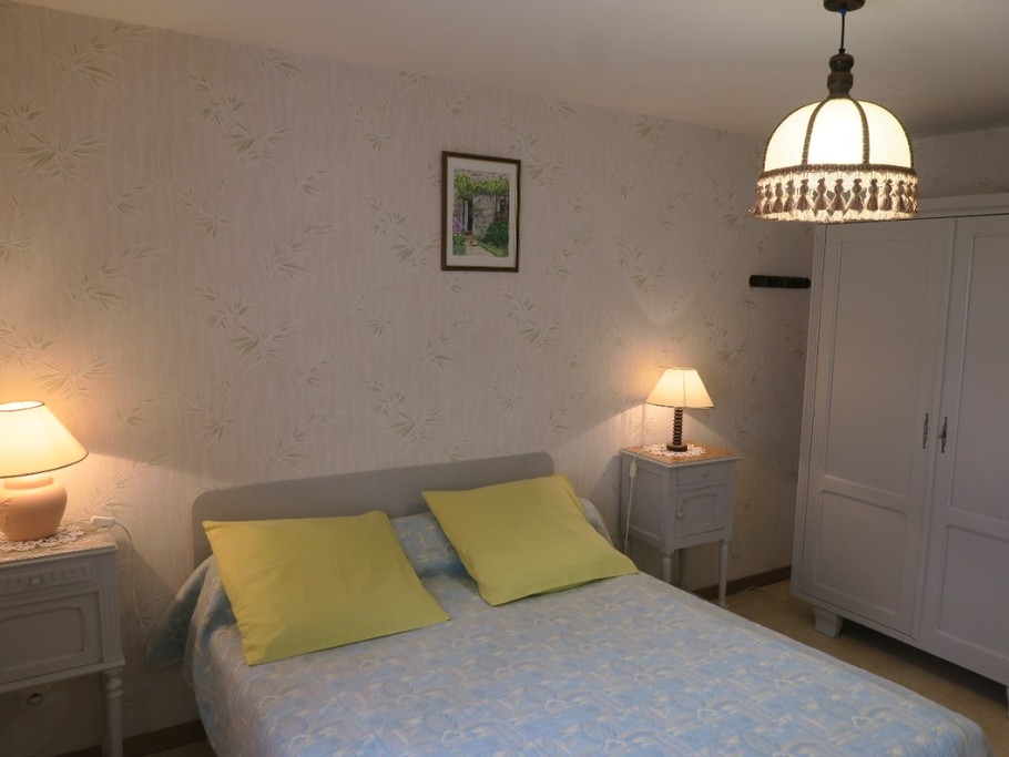 Chambre avec lit double