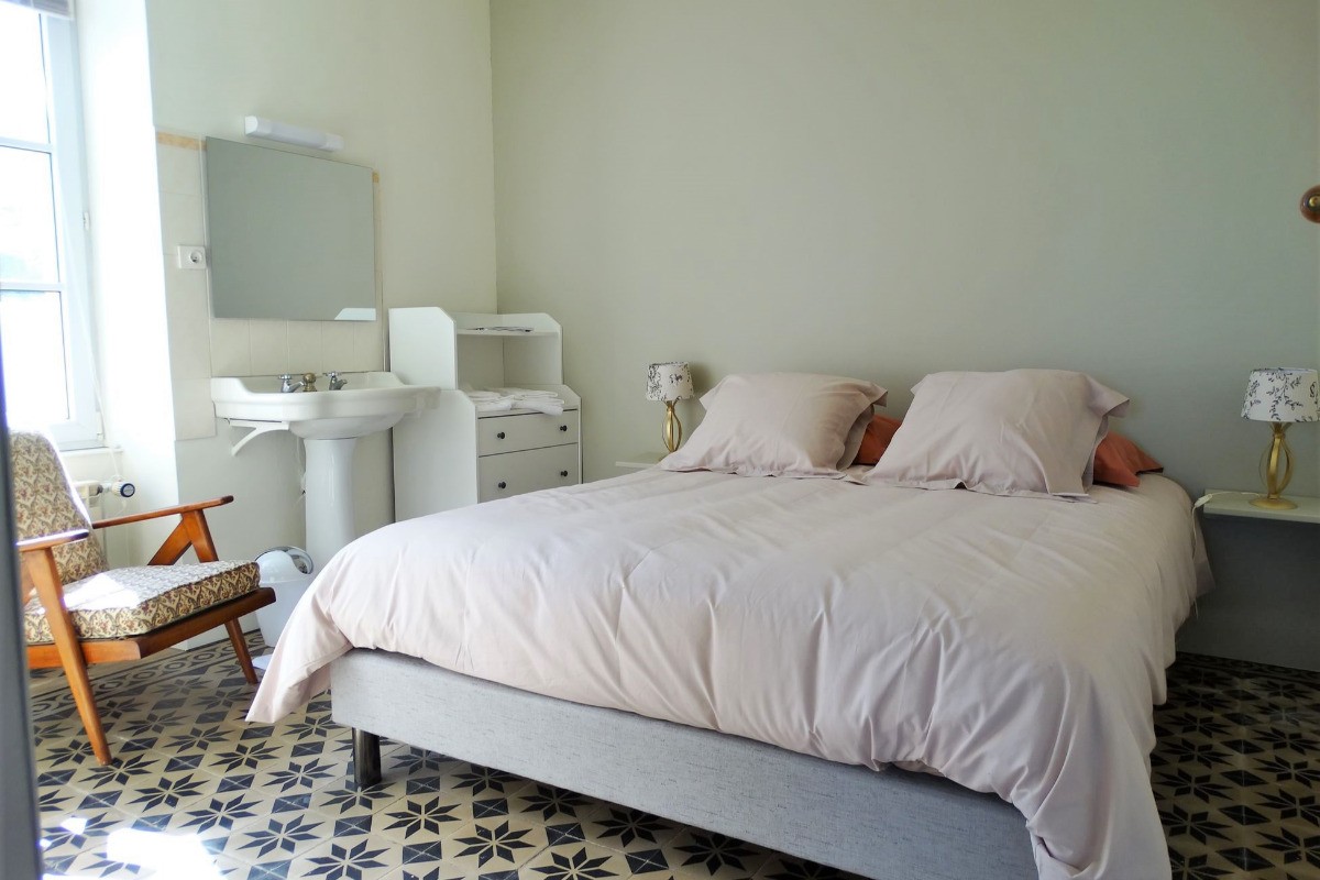 Chambre parentale lit 160 + point d'eau