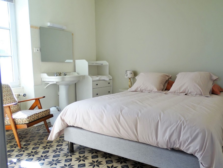 Chambre parentale lit 160 + point d'eau