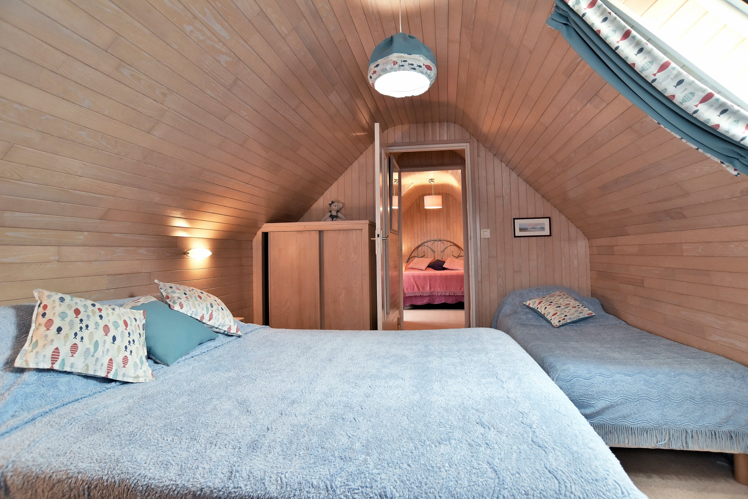 Chambre pour 3 personnes (1 lit pour 2 personnes 140 cm et 1 lit pour 1 personne 80 cm)