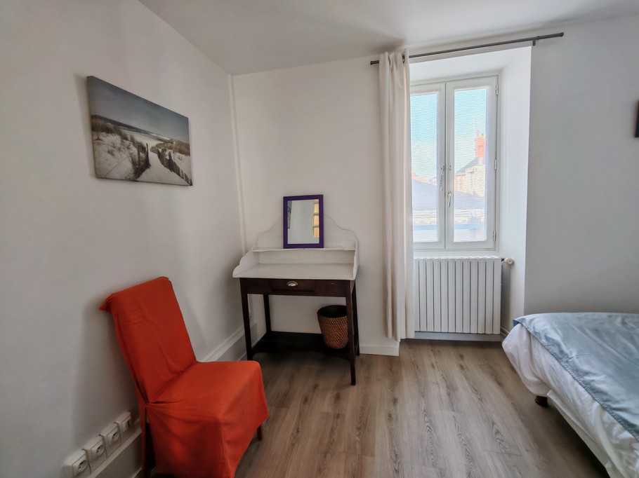 Bedroom with double bed (140cm)