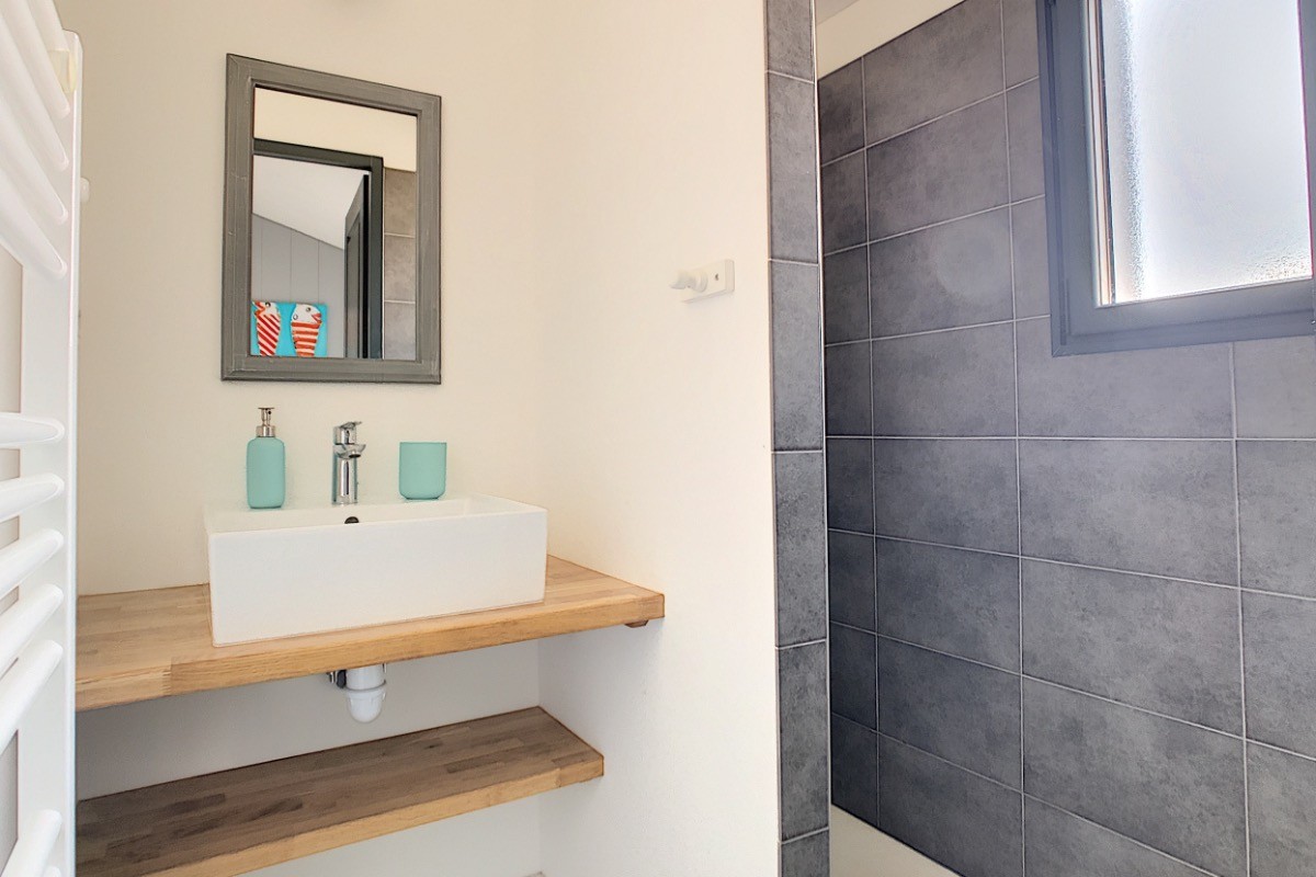 salle d'eau privative à la chambre 1