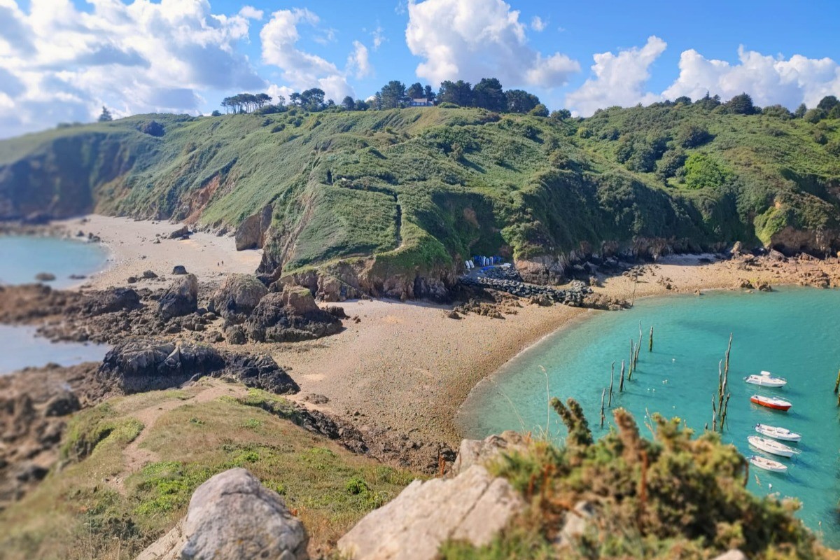 Gwin Zégal est à 18km du Gîte Ti Laouen - Gîte de charme avec SPA pour 4 personnes à 15 mn des plages, Plélo, Côtes d'Armor, Bretagne