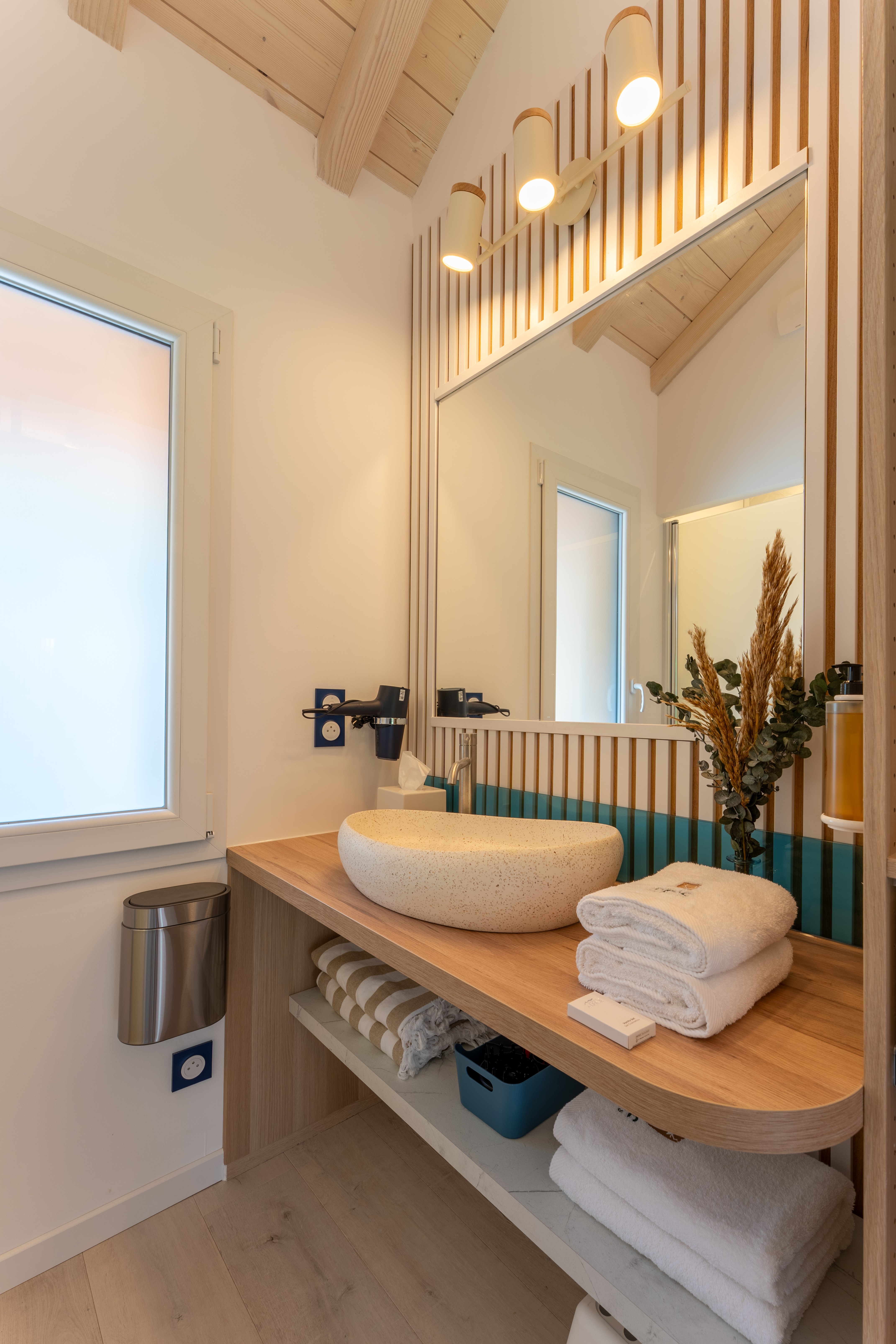 Scandi'Blue Bathroom - Domaine Epic Chalets